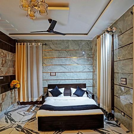 Hotel Play- Platinum Sector144 Couple Friendly Noida Exteriér fotografie