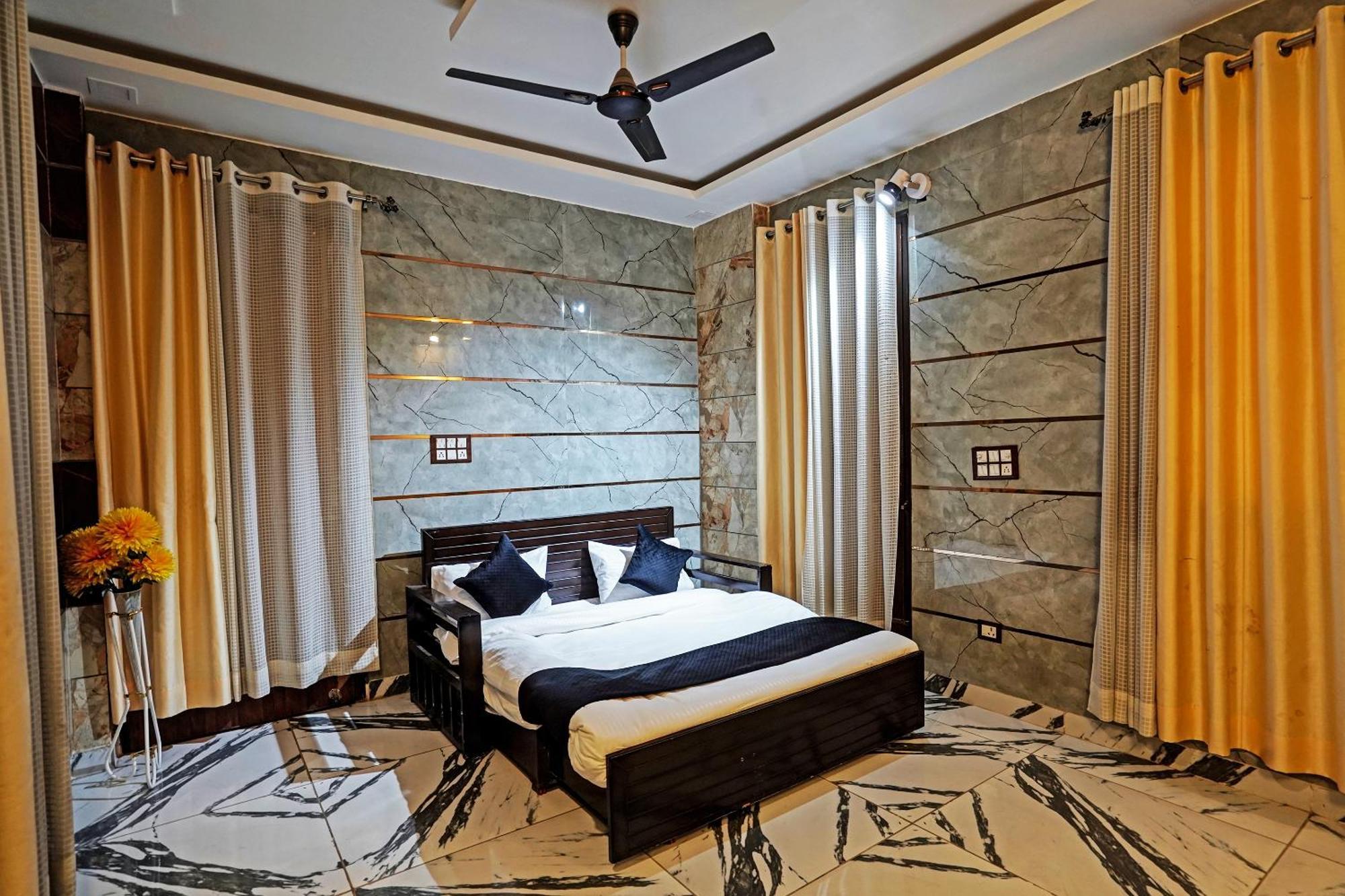 Hotel Play- Platinum Sector144 Couple Friendly Noida Exteriér fotografie