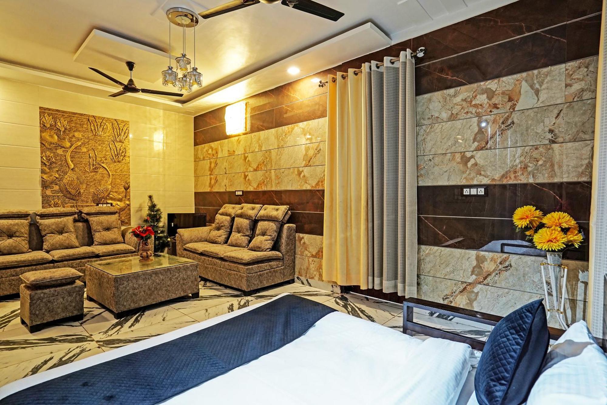 Hotel Play- Platinum Sector144 Couple Friendly Noida Exteriér fotografie
